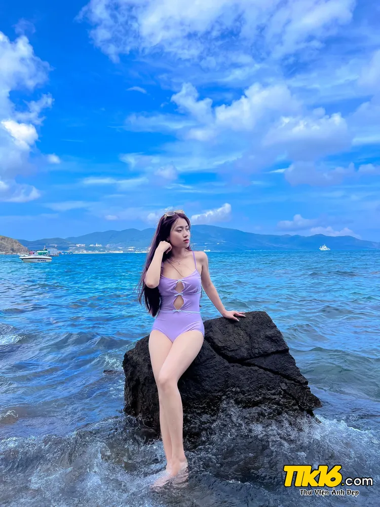 Hạ Nhiên Gãy TV mặc bikini 12