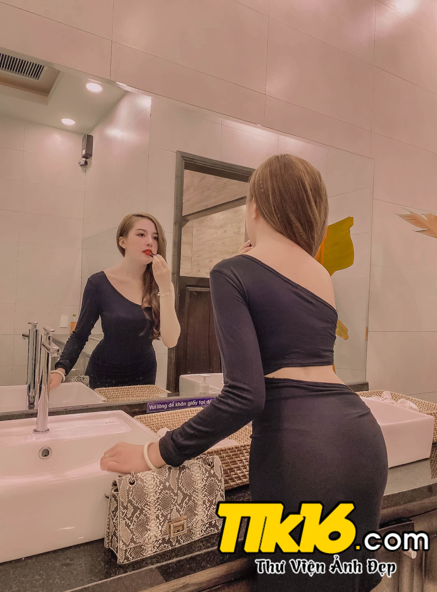 Nhi Idol có thân hình sexy quyến rũ